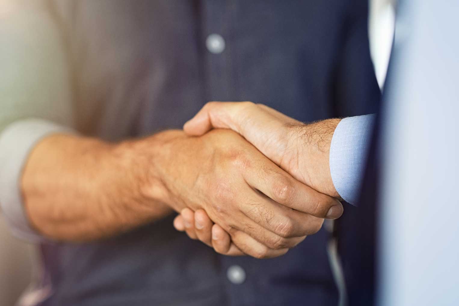 Handschlag als Zeichen einer verlässlichen Zusammenarbeit
